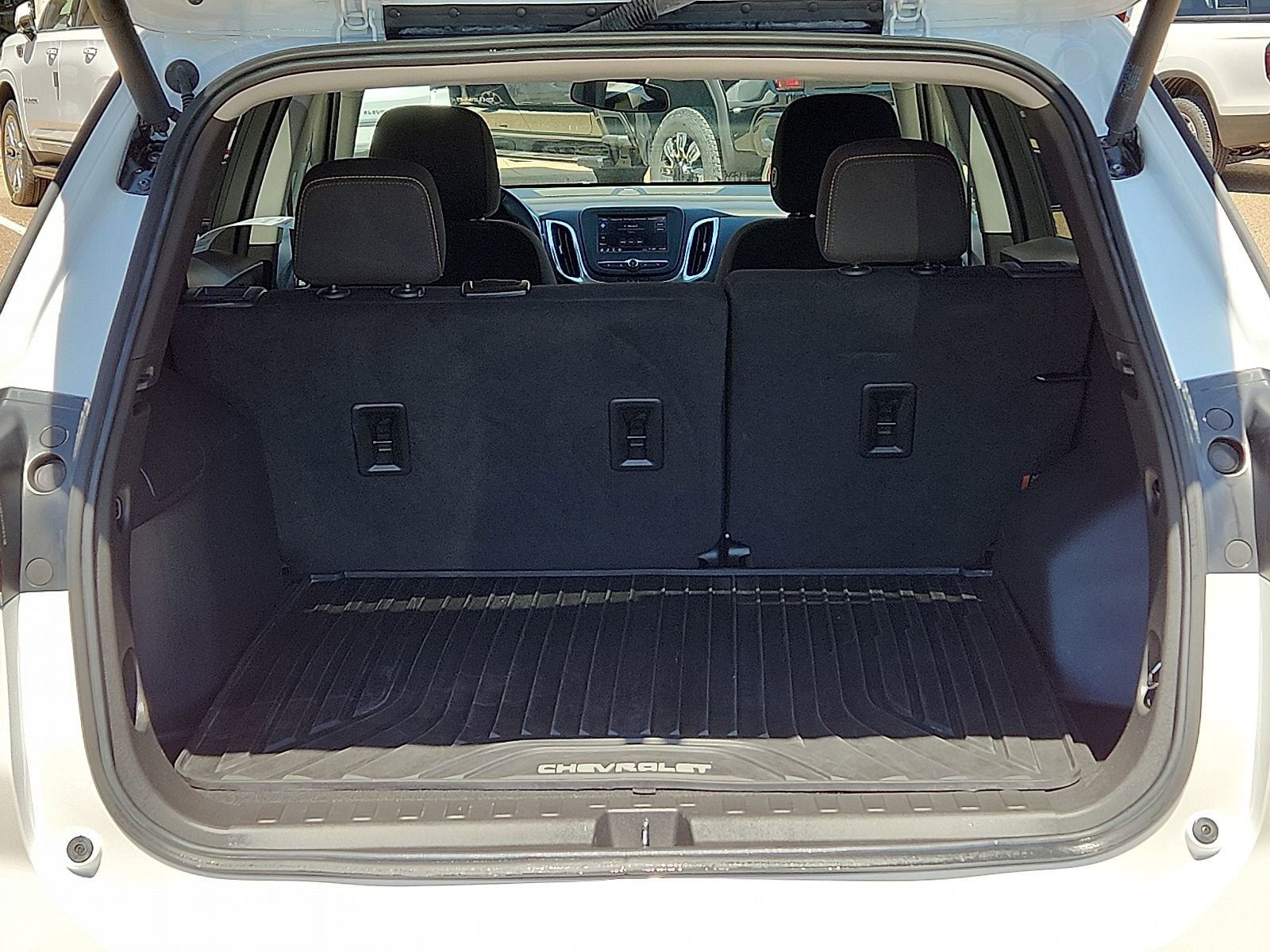 Used 2023 Chevrolet Equinox LT FWD image 9