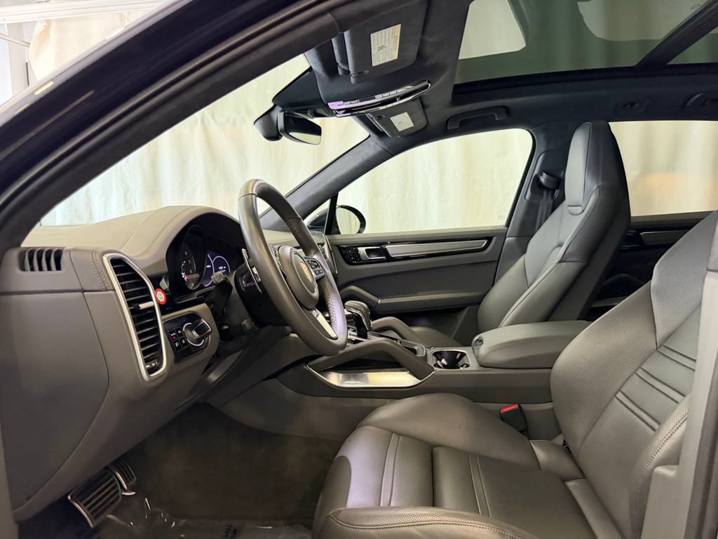 Certified 2019 Porsche Cayenne Turbo AWD/4WD image 5