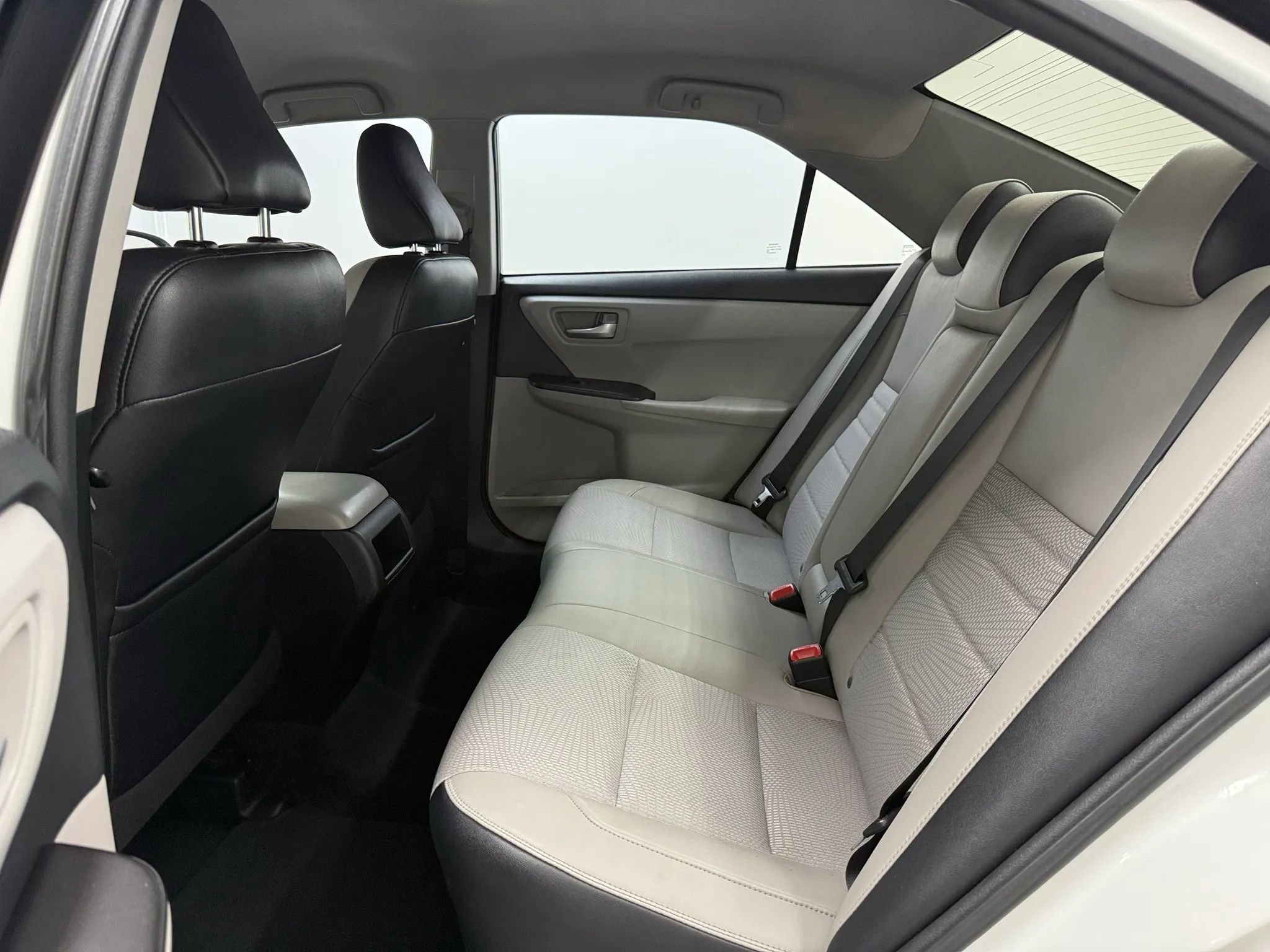 Used 2017 Toyota Camry SE FWD image 15