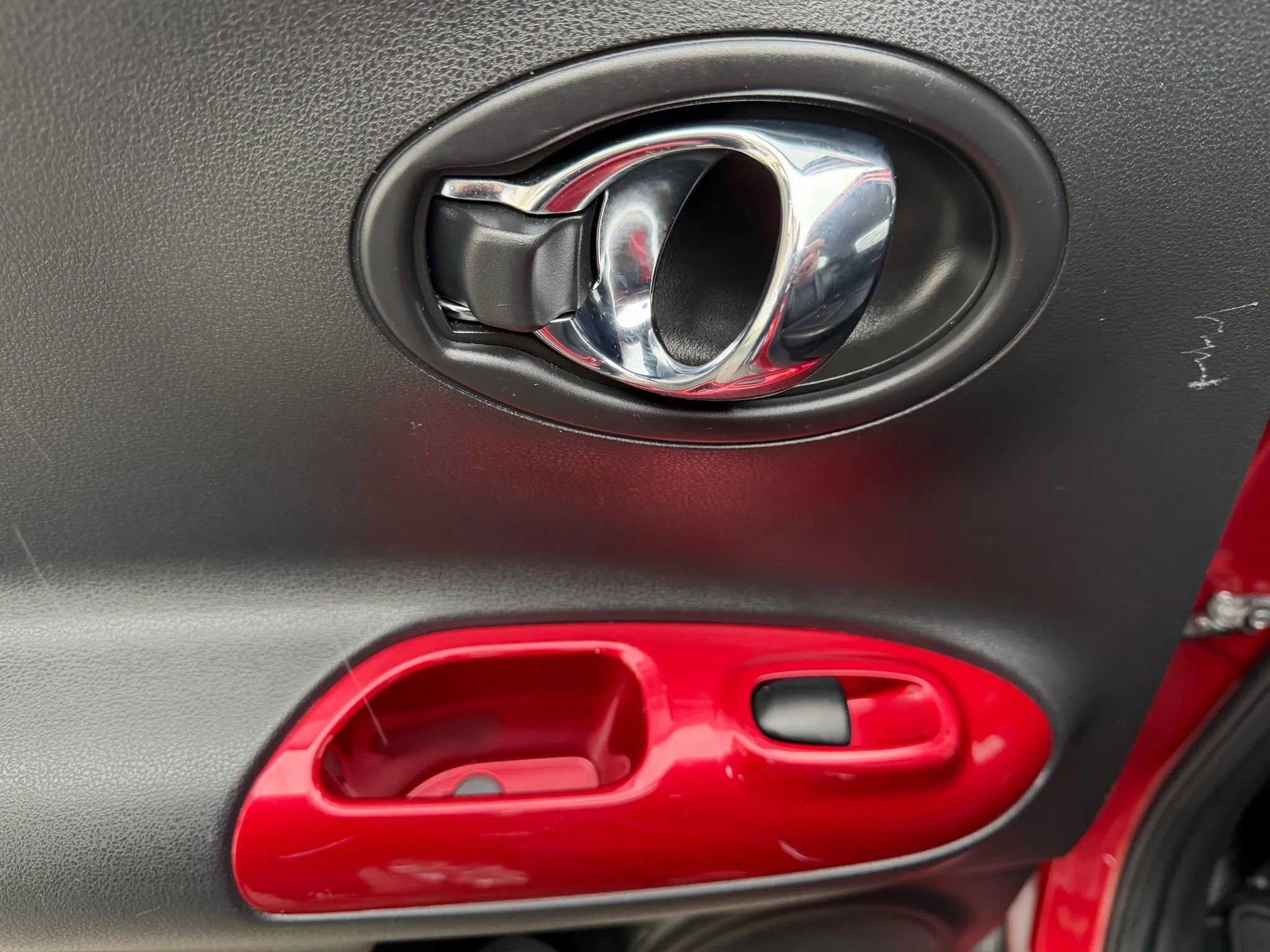 Used 2015 Nissan Juke SL image 24