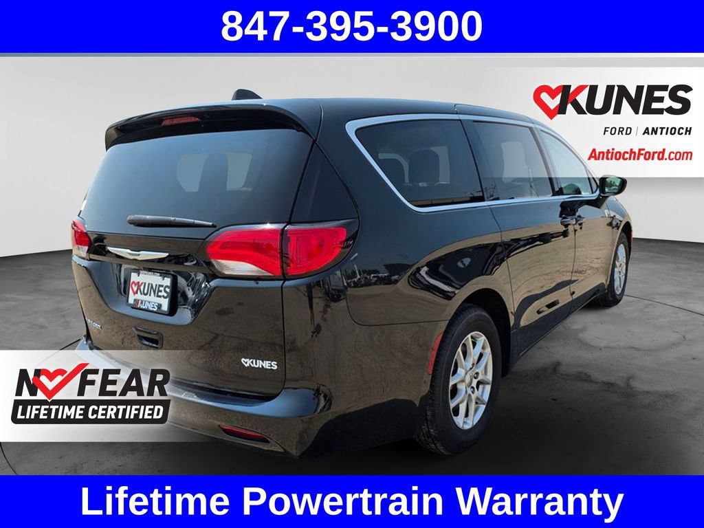 Used 2023 Chrysler Voyager LX FWD image 10