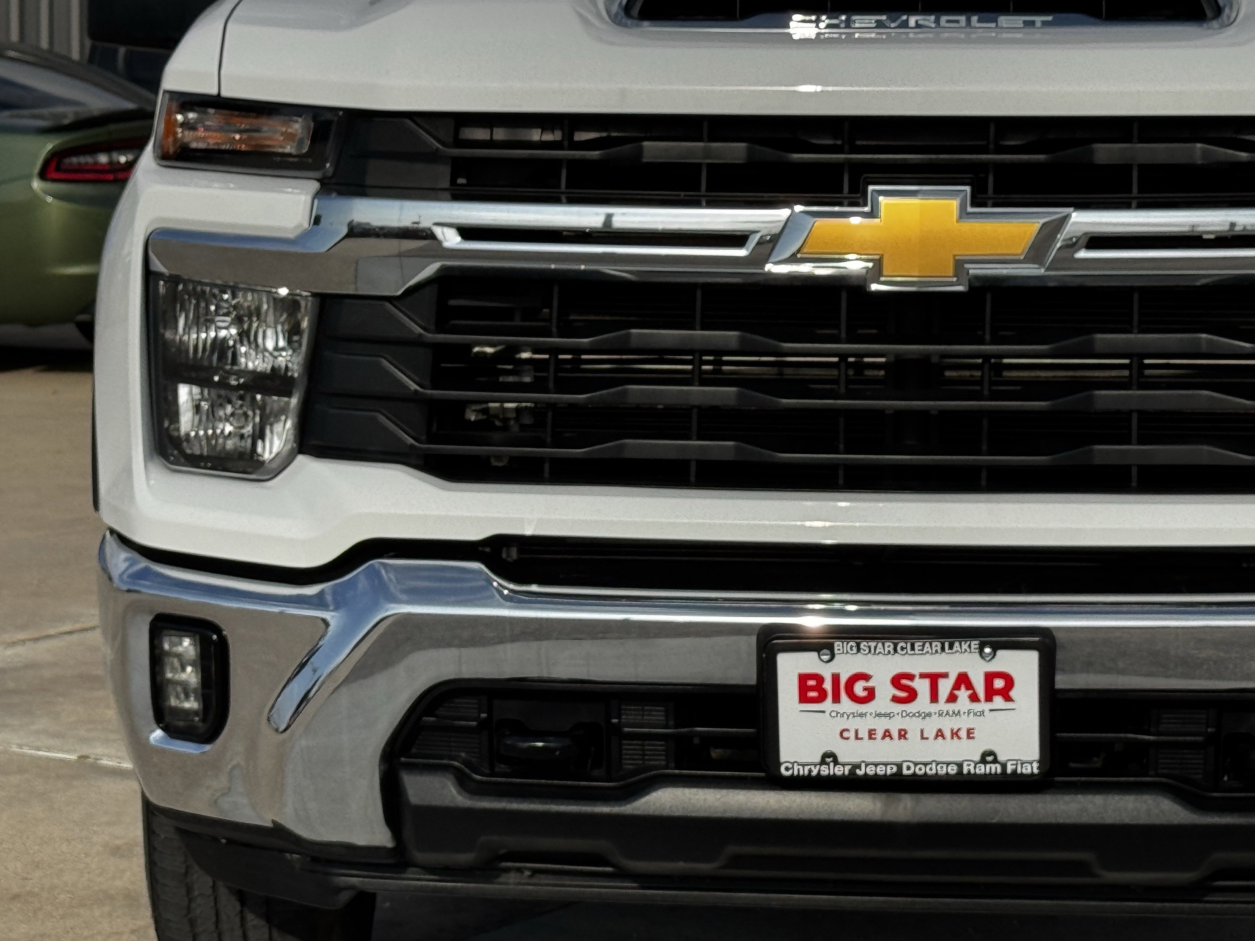 Used 2025 Chevrolet Silverado 2500 LT w/ Convenience Package AWD/4WD image 6