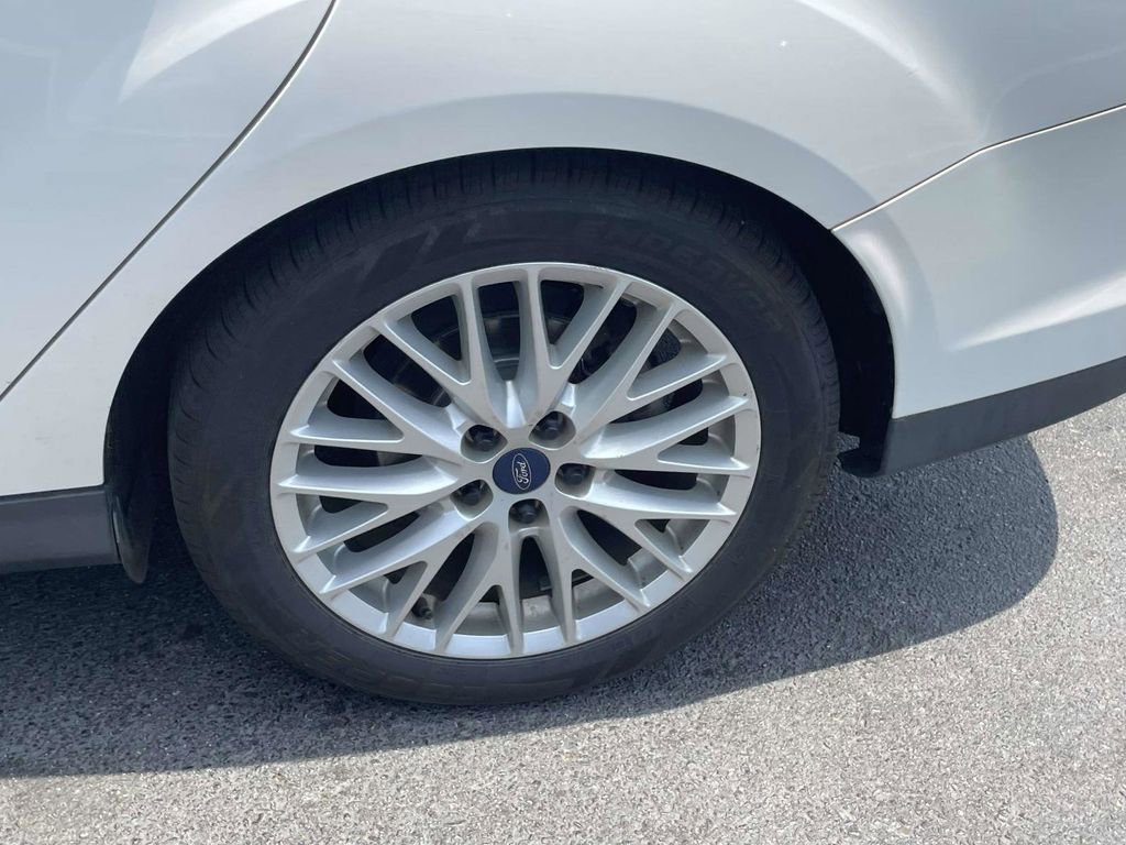 Used 2014 Ford Focus Titanium FWD image 28