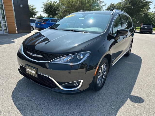 Used 2020 Chrysler Pacifica Touring-L Plus FWD image 2