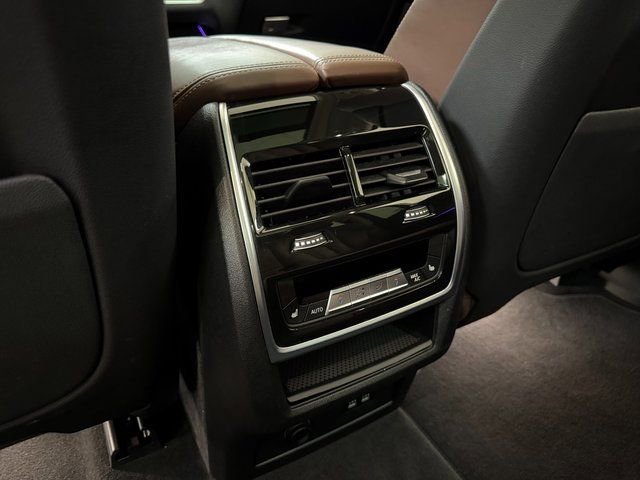 Used 2025 BMW X7 xDrive40i image 21