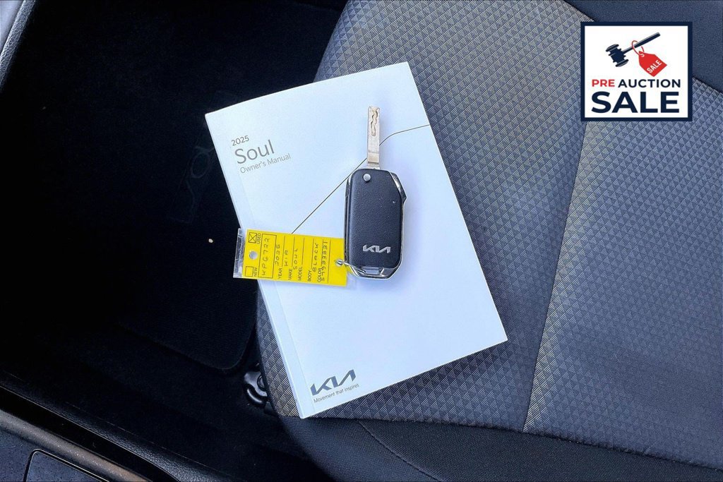 Used 2025 Kia Soul LX w/ LX Technology Package FWD image 10