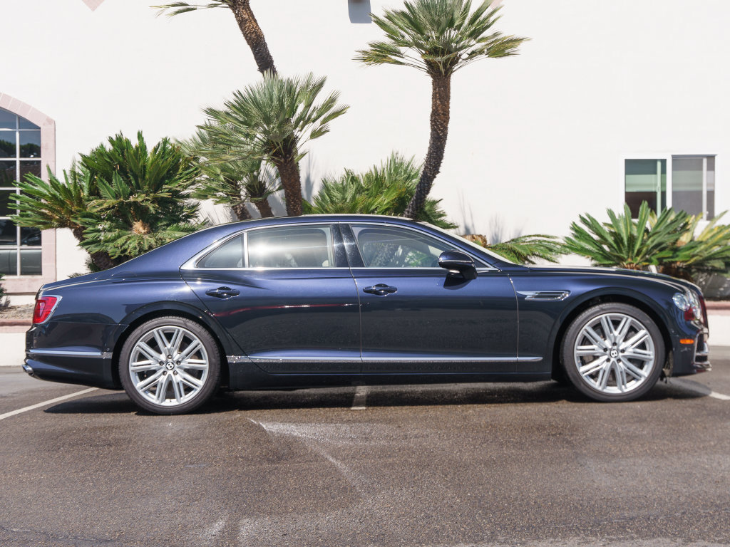Used 2023 Bentley Flying Spur Plug-In Hybrid AWD/4WD image 5