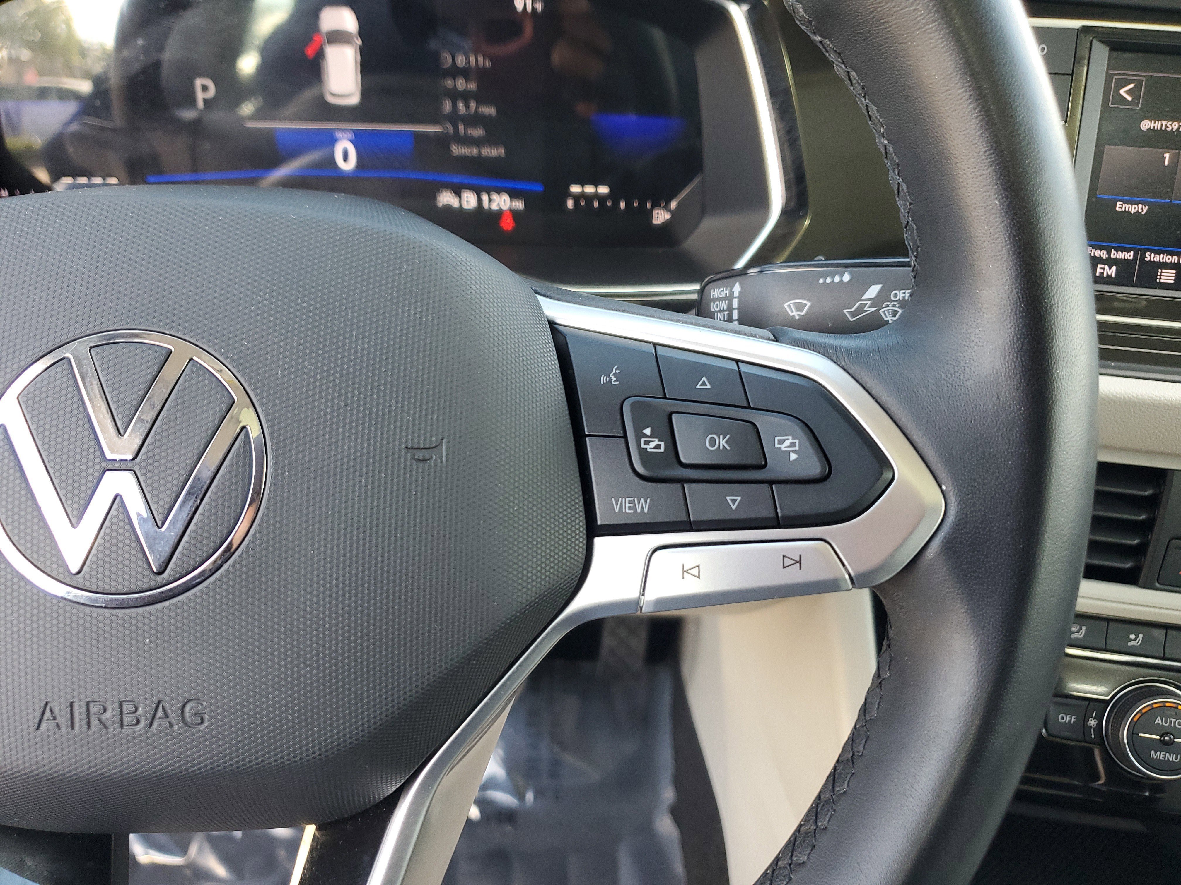 Used 2023 Volkswagen Jetta SE w/ Panoramic Sunroof Package image 21