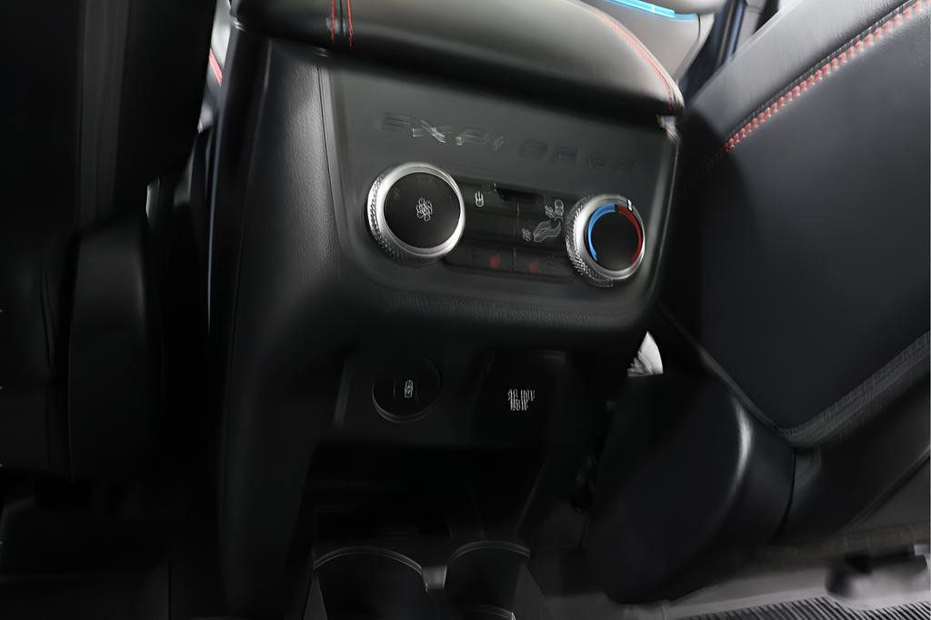 Used 2025 Ford Explorer ST image 27