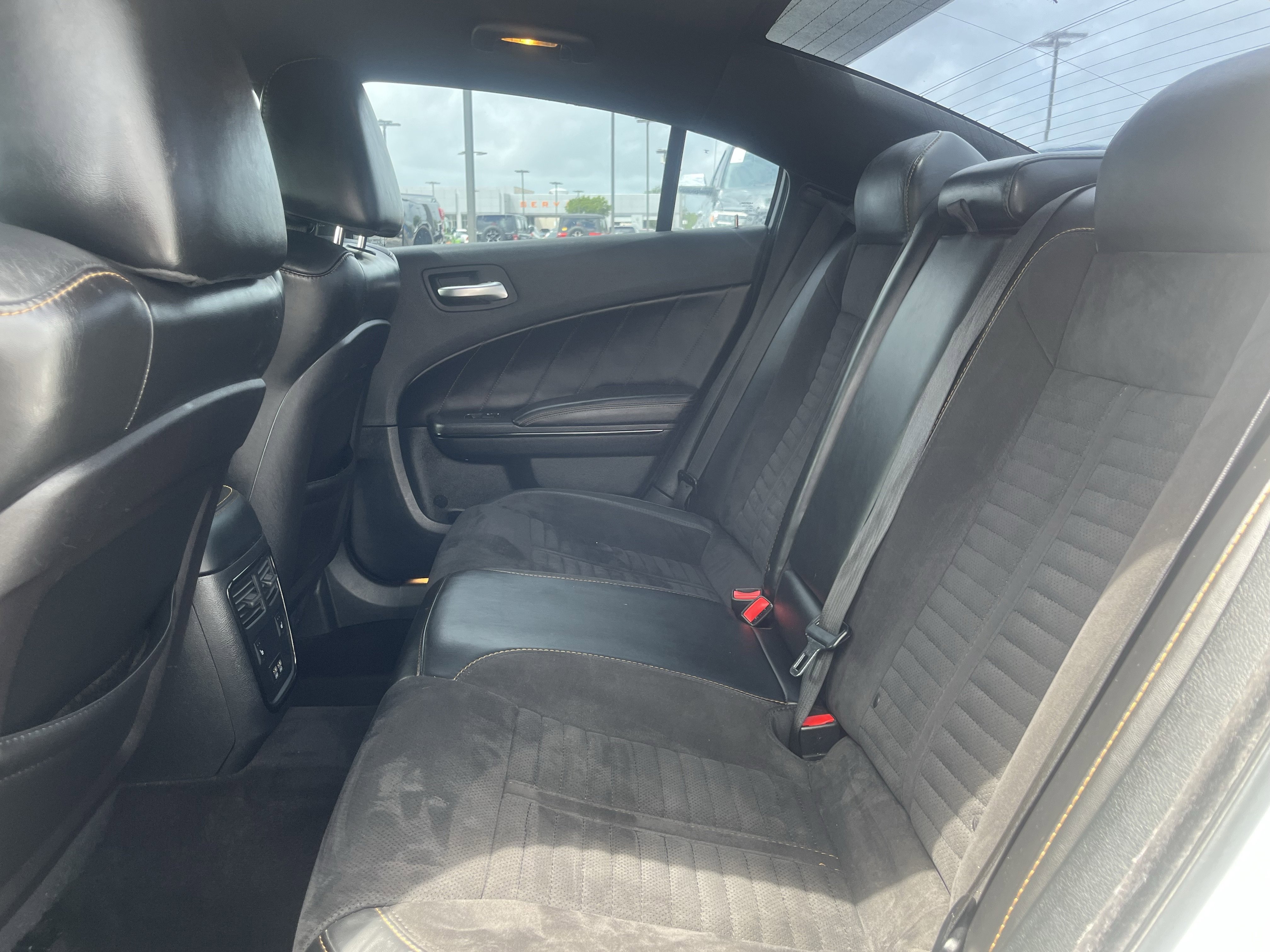Used 2018 Dodge Charger R/T RWD image 31