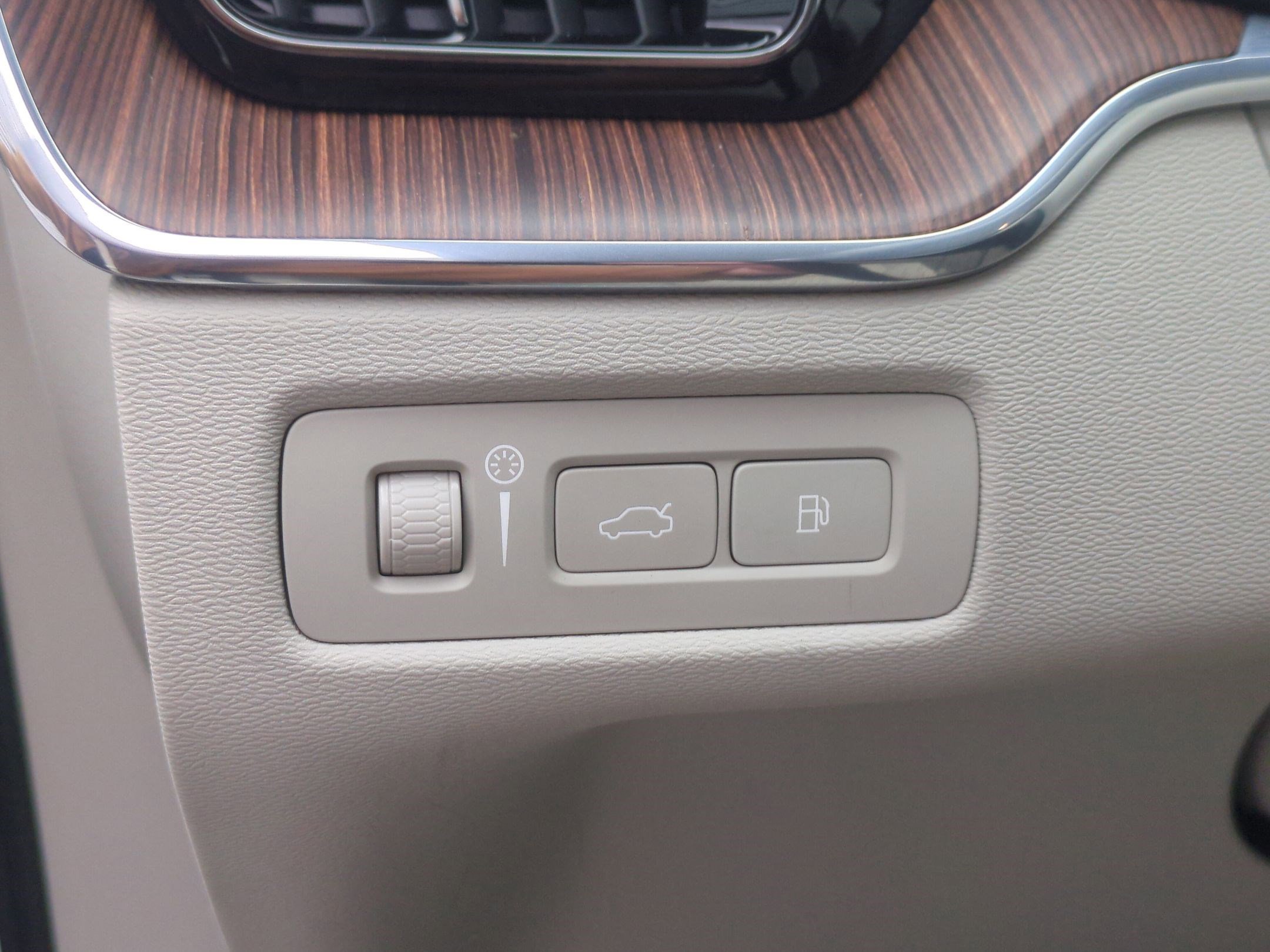 Used 2020 Volvo XC60 T8 Inscription w/ Protection Package Premier image 25