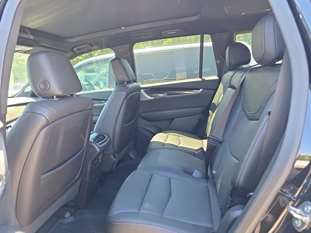 Used 2022 Cadillac XT6 Premium Luxury FWD image 2