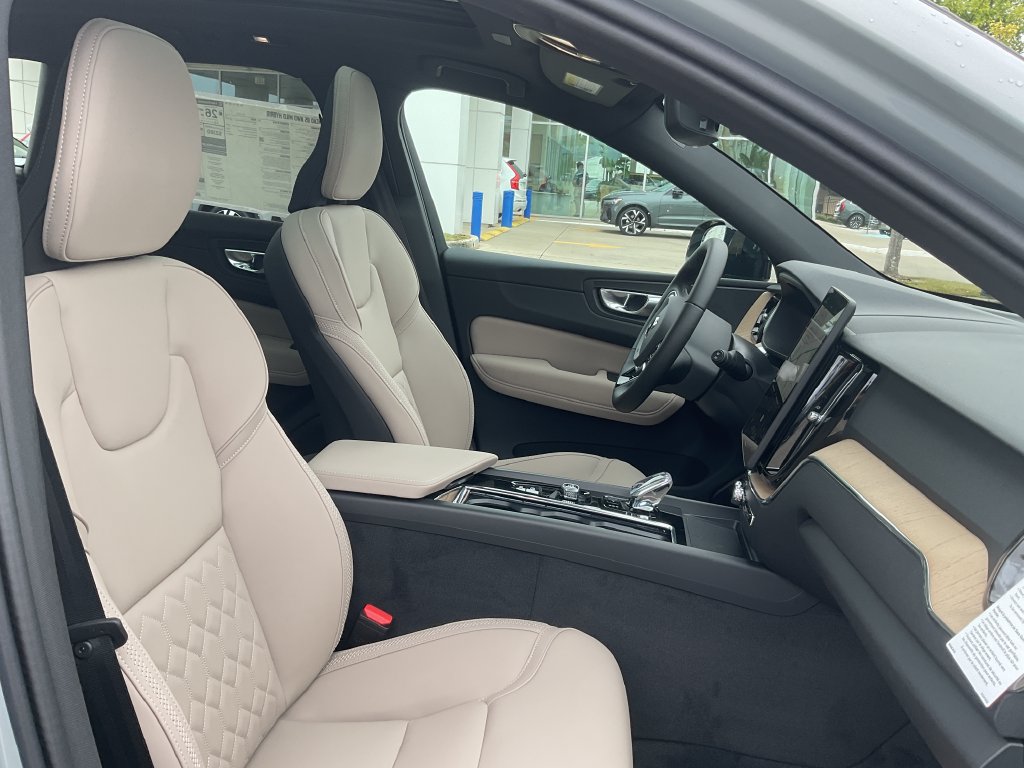 New 2027 Volvo XC60 B5 Core AWD/4WD image 18