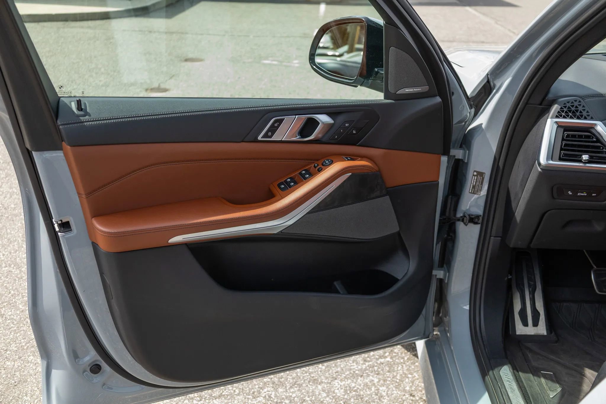 Used 2024 BMW X5 xDrive40i w/ M Sport Package image 39