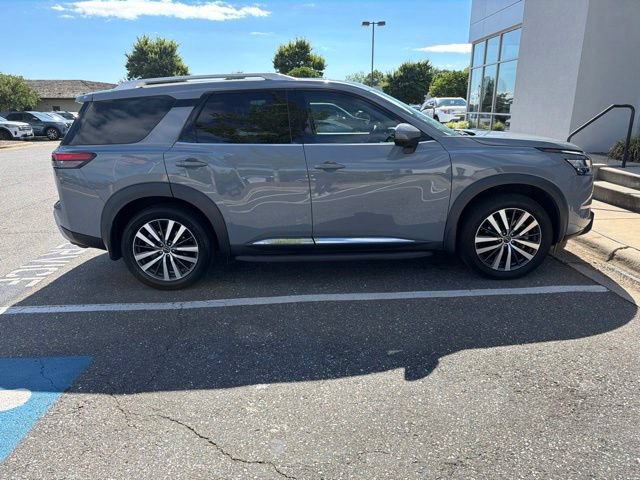 Used 2022 Nissan Pathfinder Platinum w/ Cargo Package AWD/4WD image 5