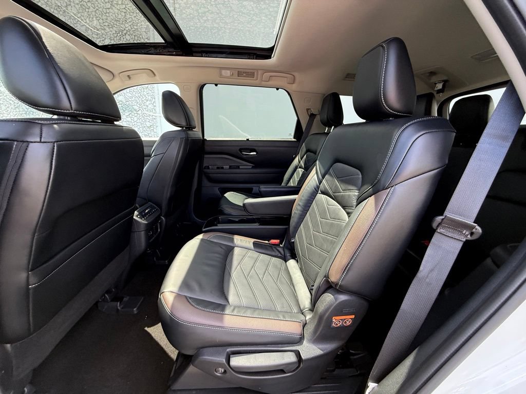 Certified 2023 Nissan Pathfinder Platinum AWD/4WD image 18