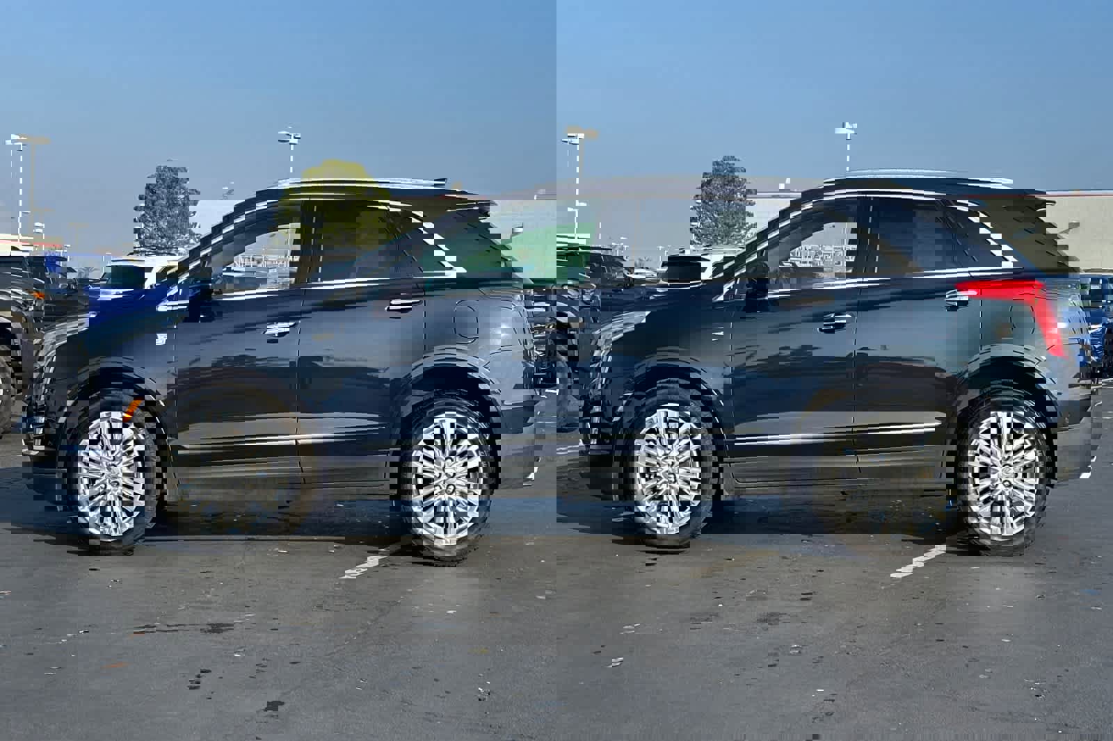 Used 2017 Cadillac XT5 Premium Luxury w/ Driver Assist Package image 9