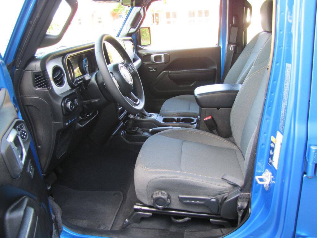 Used 2024 Jeep Wrangler Unlimited AWD/4WD image 12