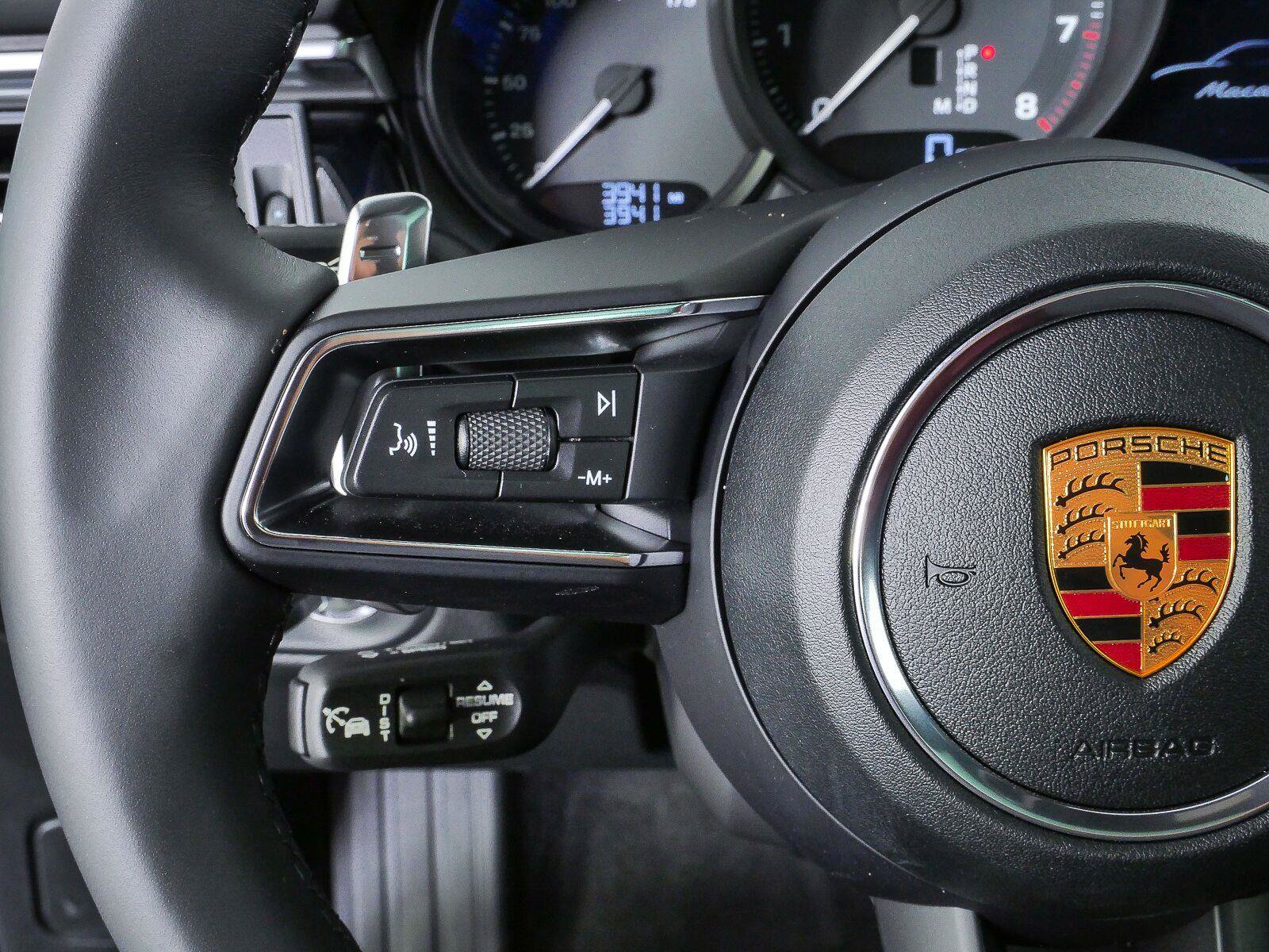 Certified 2026 Porsche Macan AWD/4WD image 11