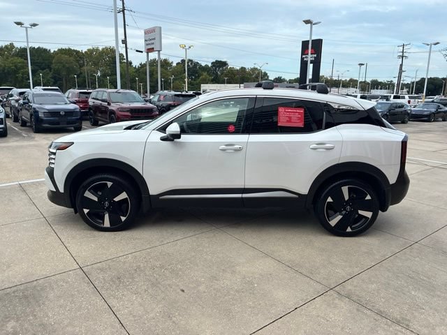 Used 2025 Nissan Kicks SR w/ Illumination Package FWD image 4