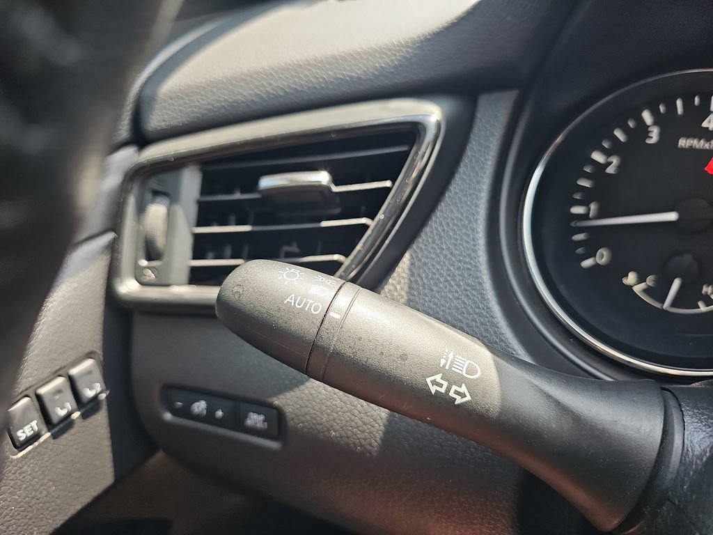Used 2019 Nissan Rogue SV w/ Sun & Sound Touring Package FWD image 36