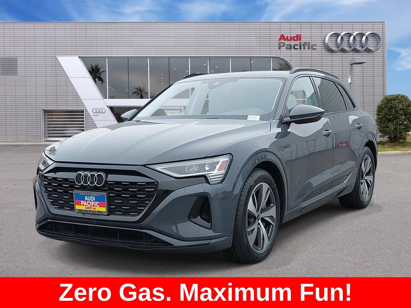 Used 2024 Audi Q8 e-tron Premium Plus AWD/4WD image 1