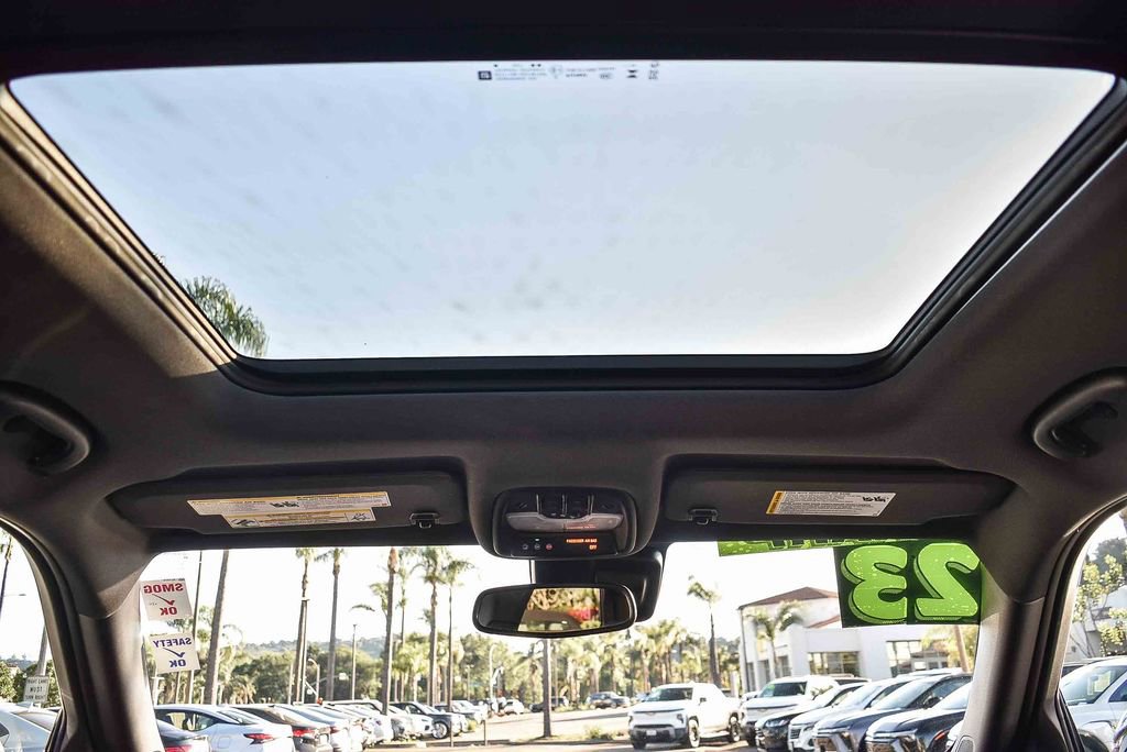 Used 2023 Chevrolet TrailBlazer RS w/ Sun and Liftgate Package image 15