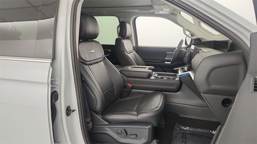 New 2025 Ford Expedition Max Platinum w/ Driver's Package image 44