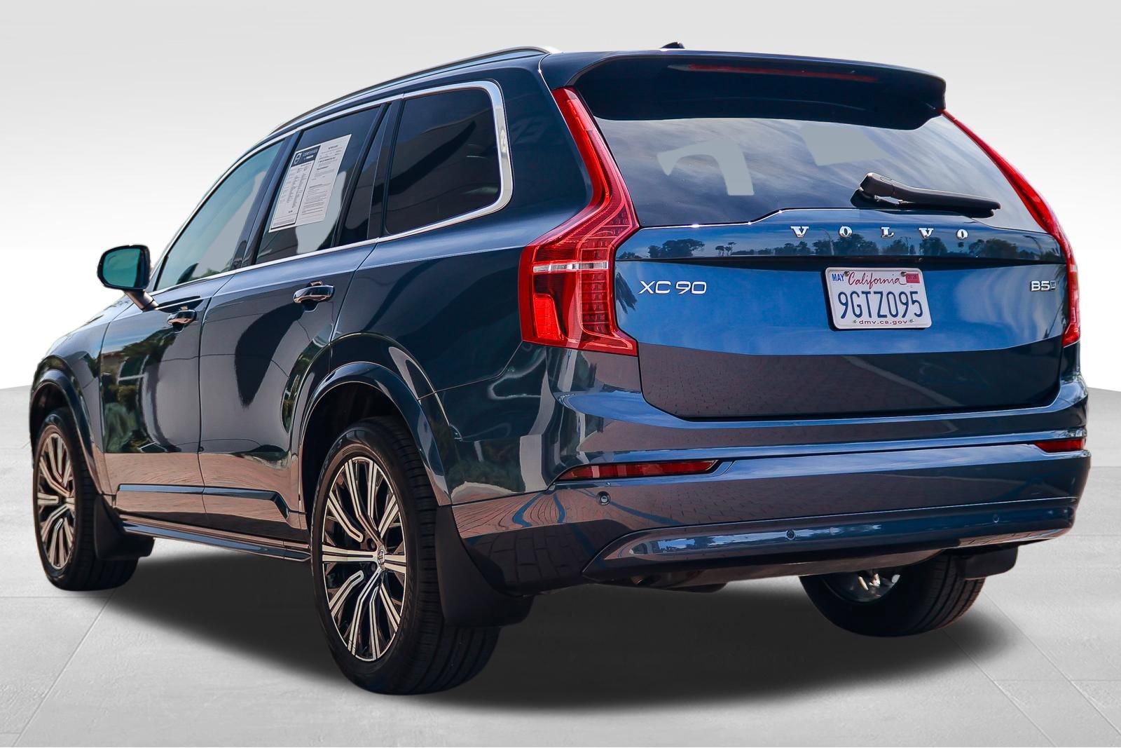 Used 2023 Volvo XC90 B5 Core image 5