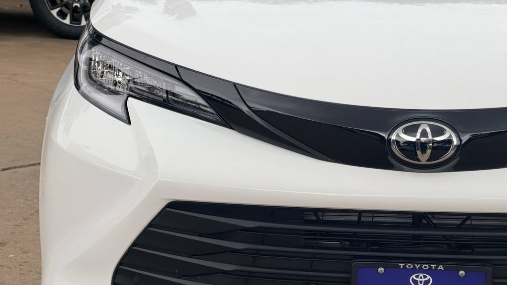 New 2026 Toyota Sienna XLE Woodland Edition AWD/4WD image 4