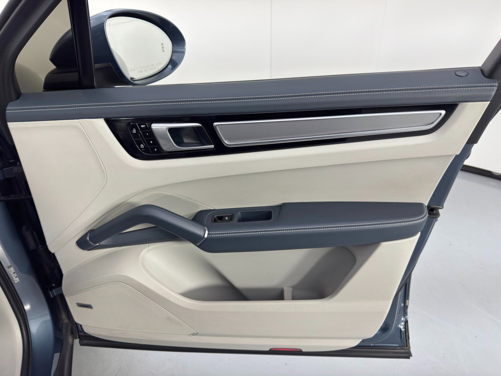 Used 2020 Porsche Cayenne S w/ Premium Package image 48