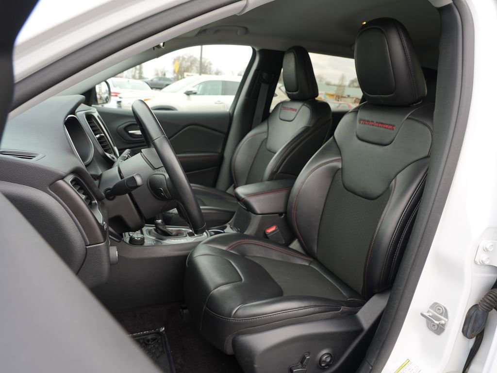 Used 2019 Jeep Cherokee Trailhawk image 9