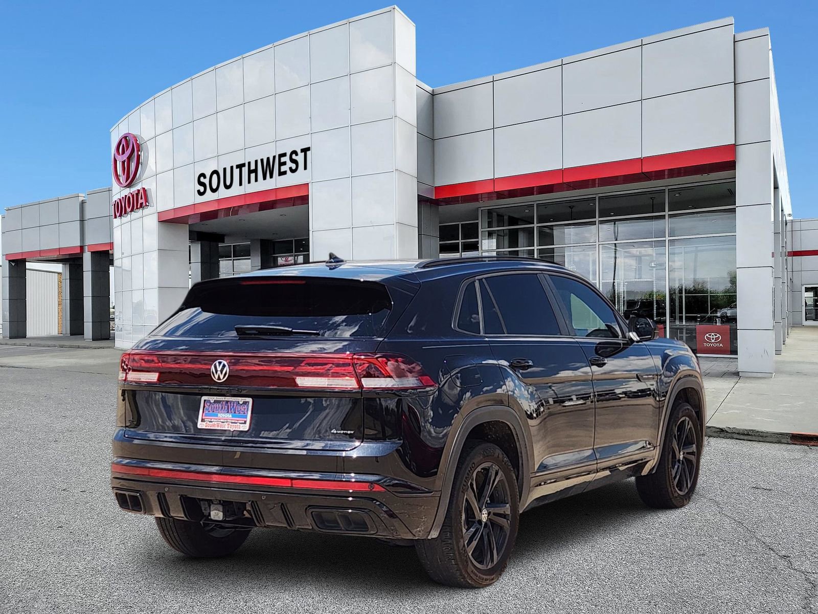 Used 2025 Volkswagen Atlas Cross Sport SEL R-Line AWD/4WD image 5