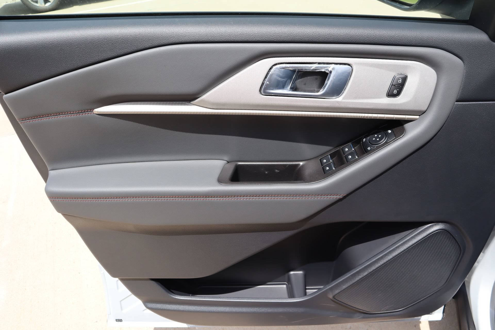 New 2026 Ford Explorer Active RWD image 18