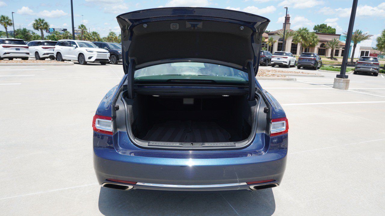 Used 2017 Lincoln Continental Select FWD image 37