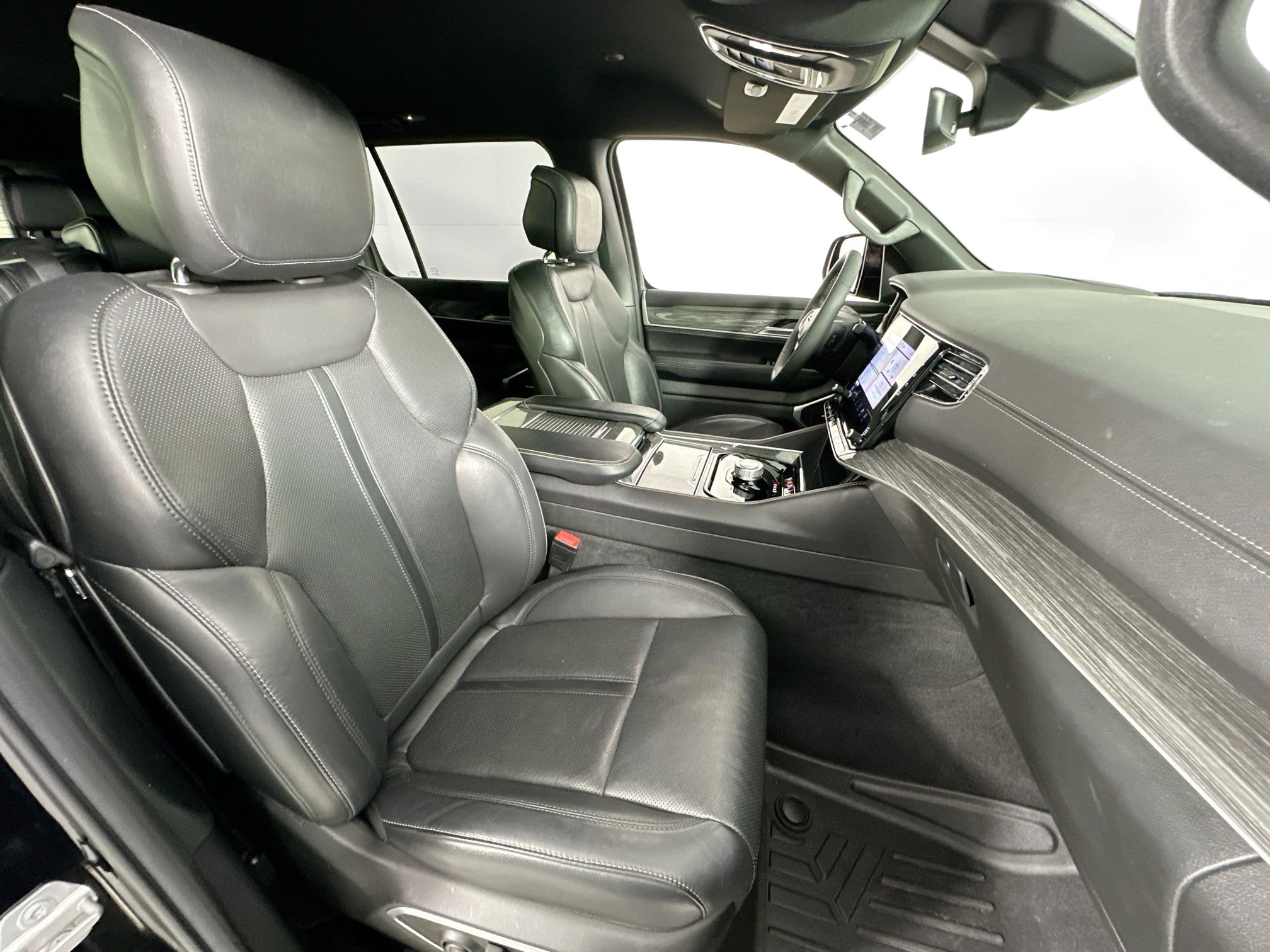 Used 2022 Jeep Wagoneer Series III image 30