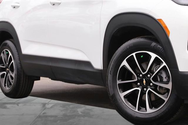 Used 2025 Chevrolet TrailBlazer LT AWD/4WD image 3