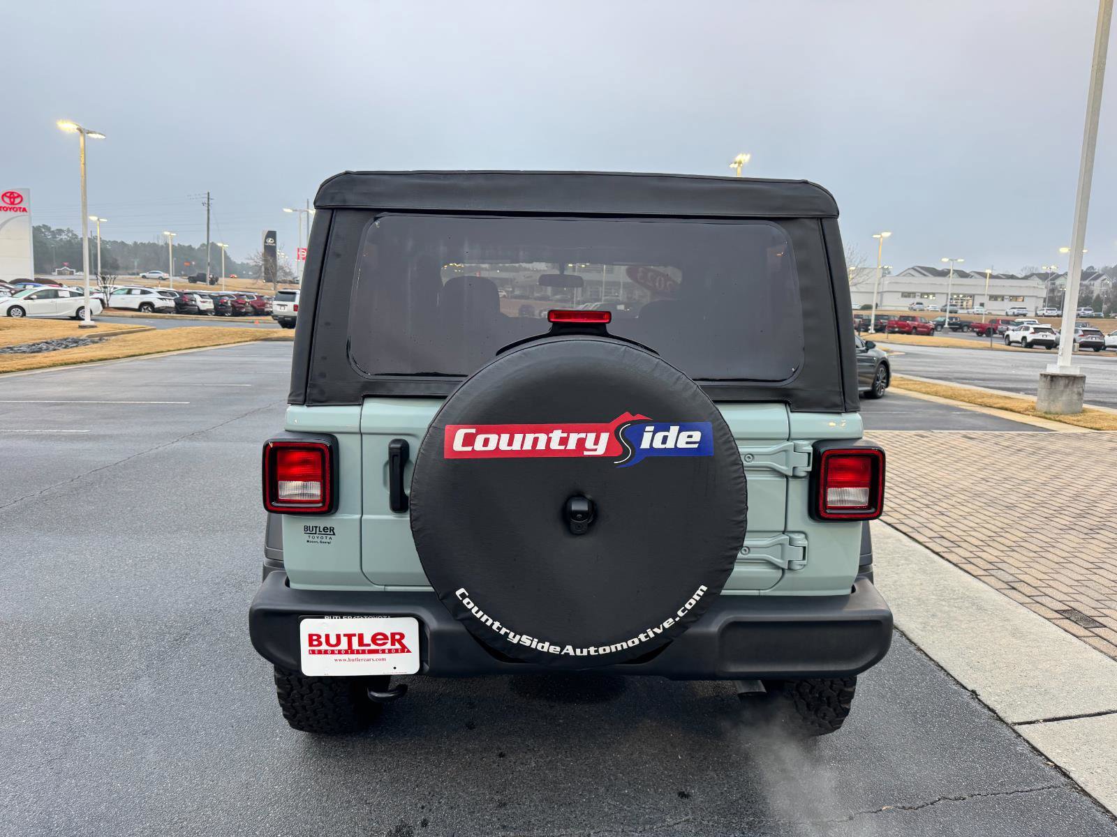 Used 2023 Jeep Wrangler Sport S image 4