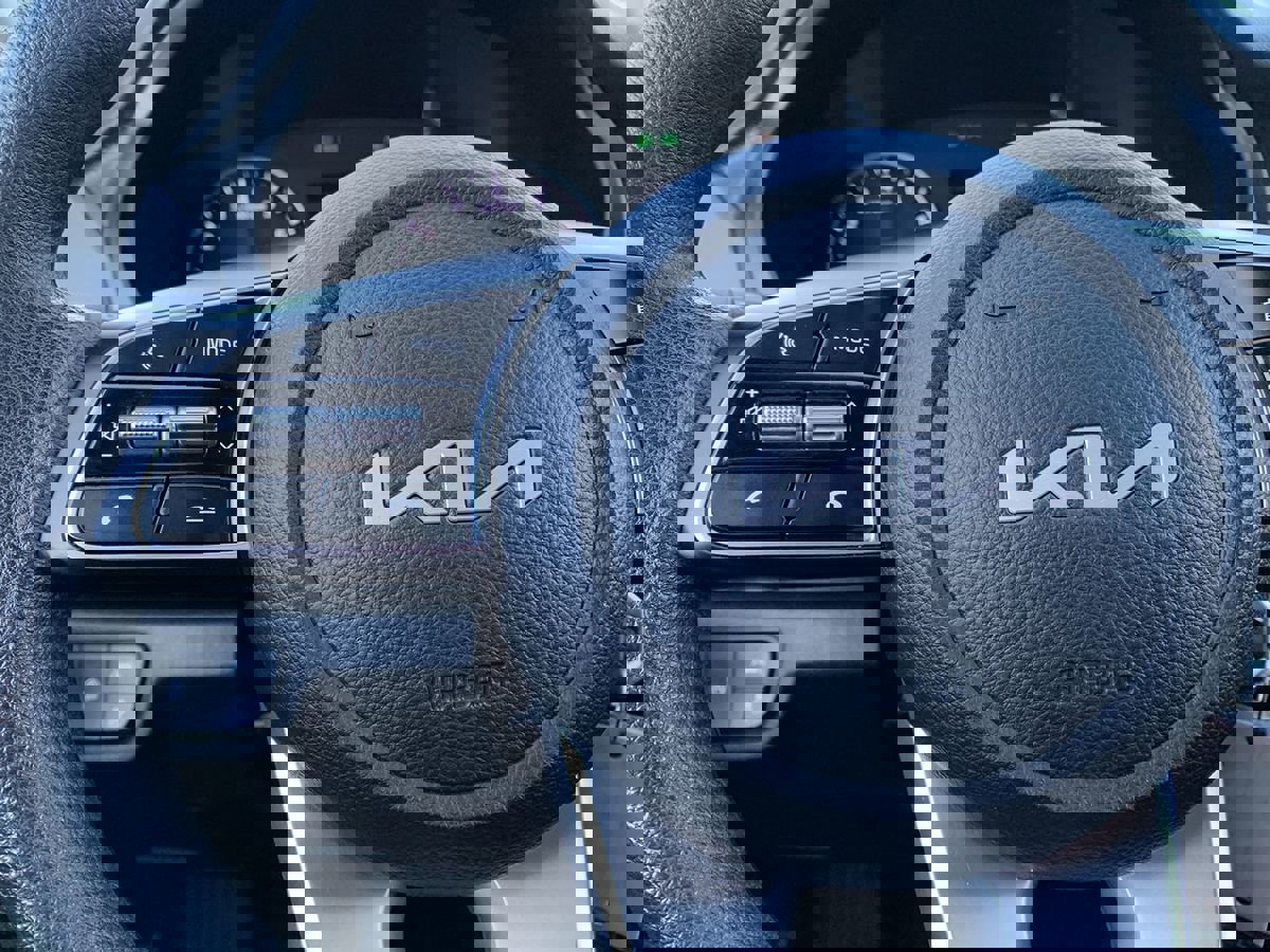 Used 2023 Kia Seltos LX image 17