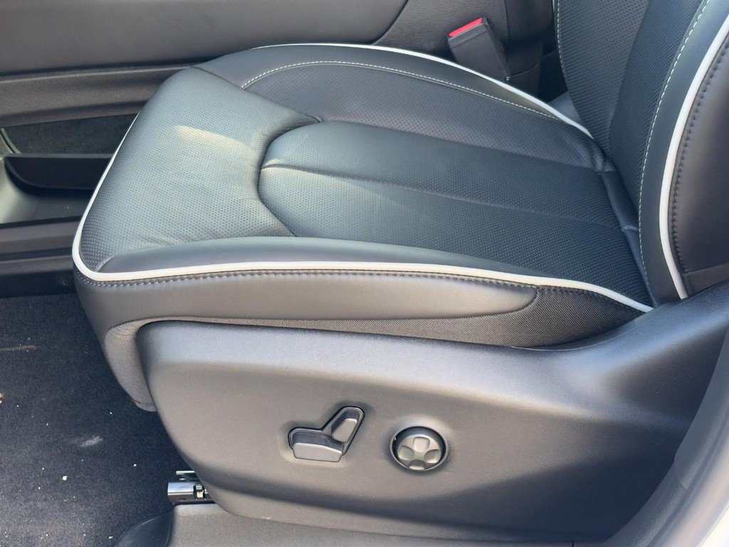 New 2026 Chrysler Pacifica Limited w/ S Appearance Package image 25