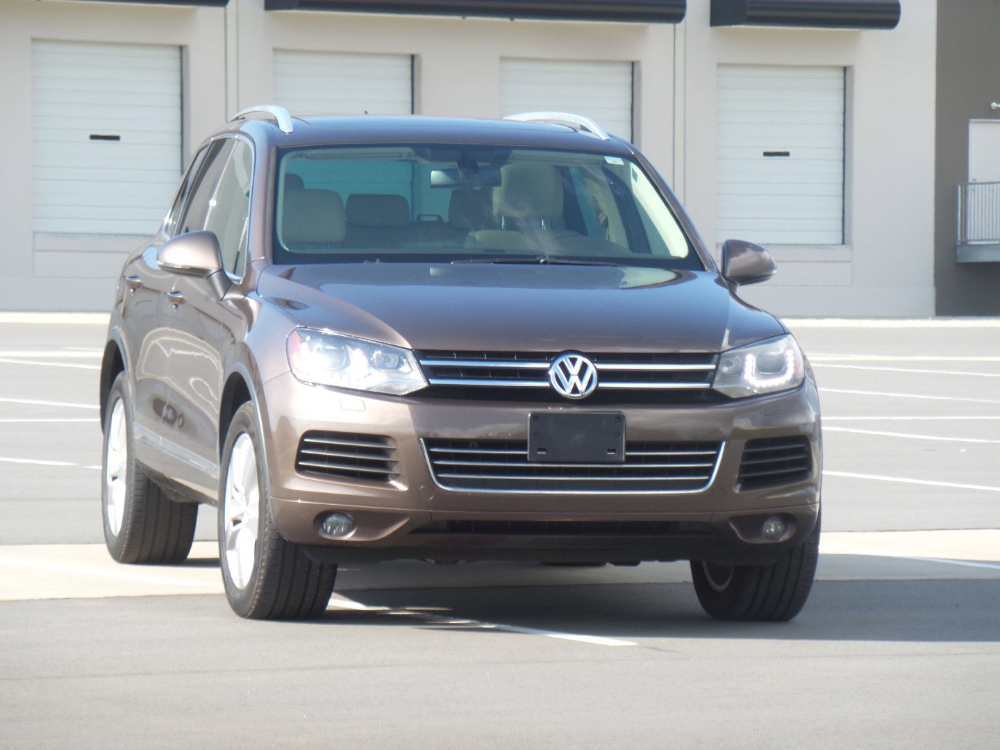 Used 2013 Volkswagen Touareg VR6 image 3