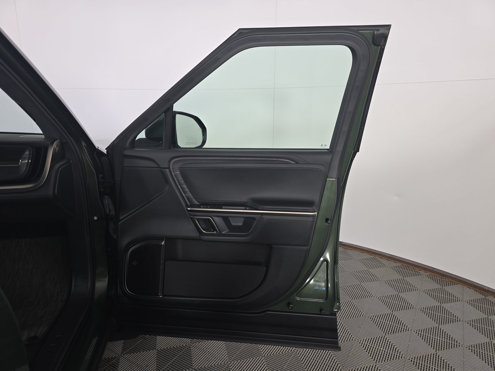 Used 2024 Rivian R1T Adventure Dual AWD/4WD image 18