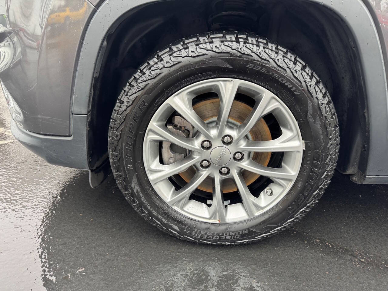 Used 2019 Jeep Cherokee Latitude Plus w/ Cold Weather Group image 20