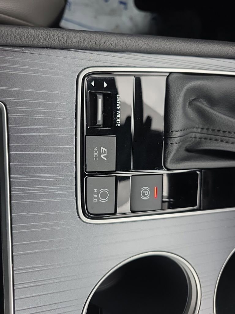 Used 2025 Toyota Sienna XLE image 28