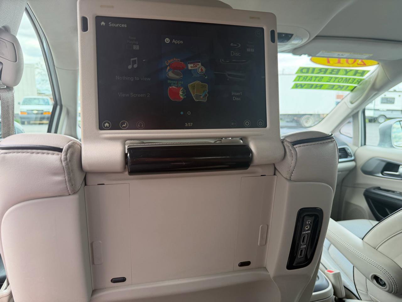 Used 2017 Chrysler Pacifica Platinum FWD image 19
