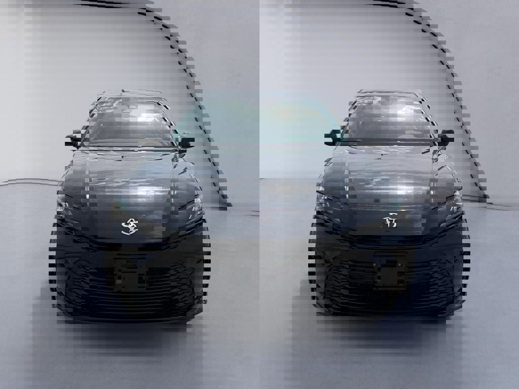 Used 2025 Toyota Camry LE image 8