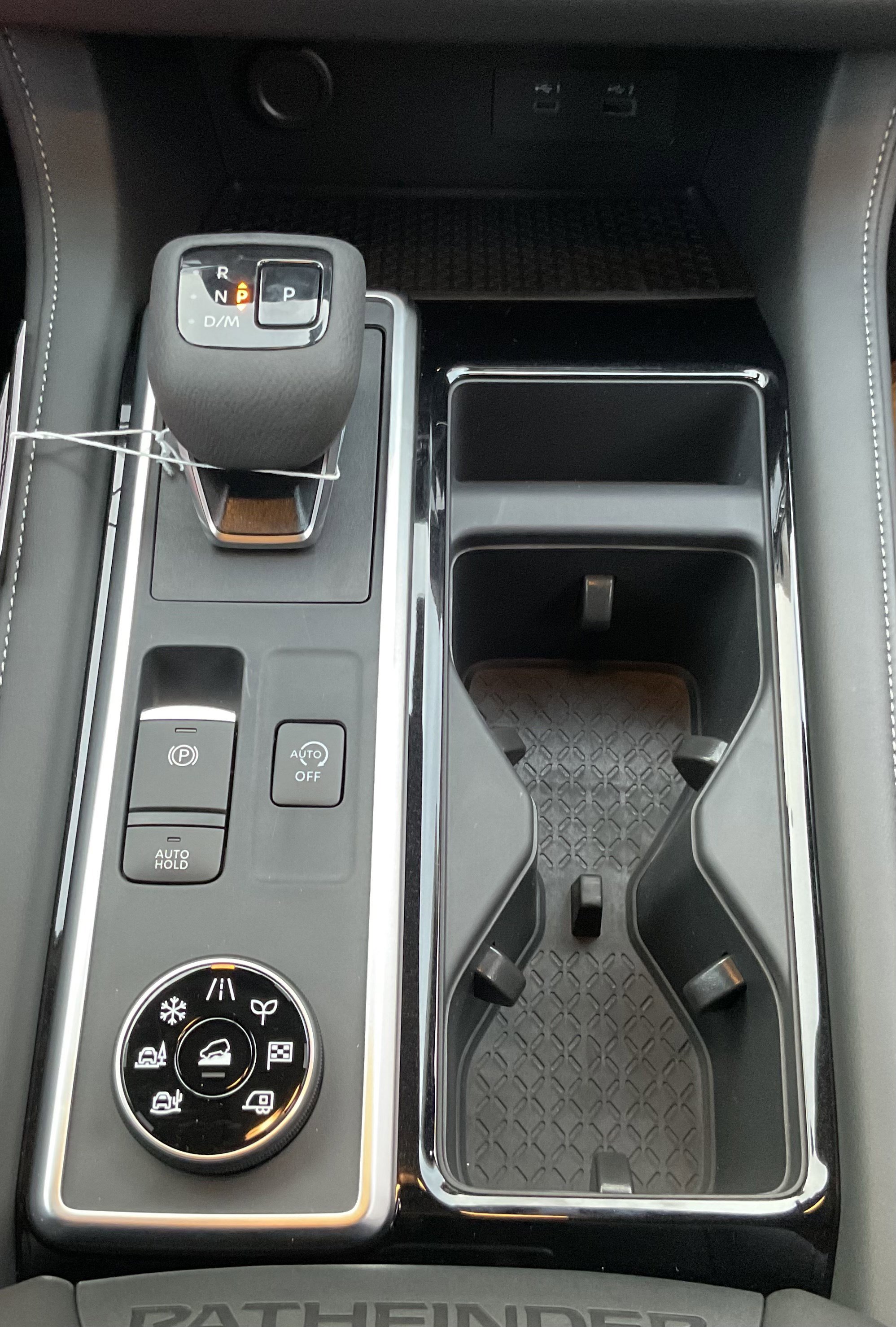 Used 2025 Nissan Pathfinder SV w/ Black Appearance Package image 19