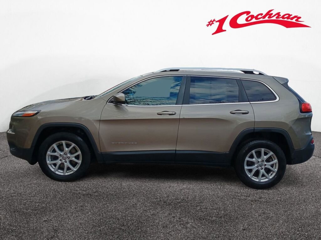 Used 2017 Jeep Cherokee Latitude w/ Safety/Convenience Group image 4