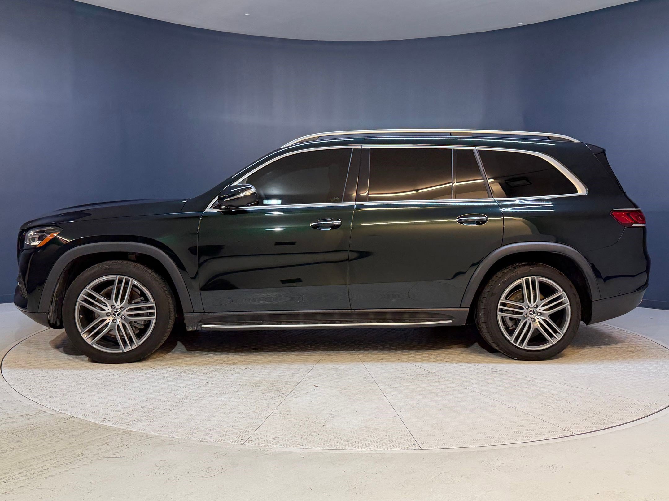 Used 2023 Mercedes-Benz GLS 450 4MATIC image 2