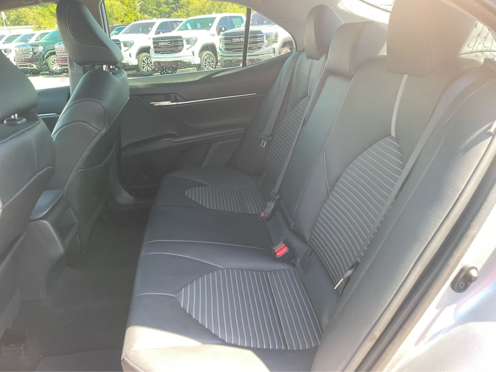Used 2020 Toyota Camry SE FWD image 21